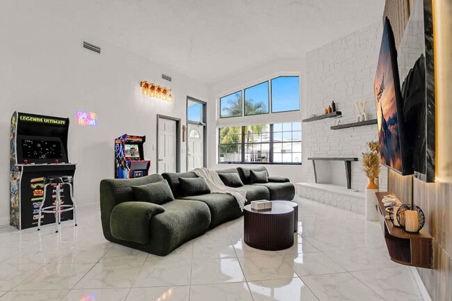 Photo - 20140 NE 25th Ct Unit ID1372364P