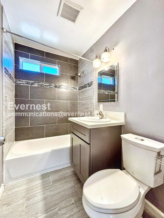 Photo - 2571 Judson St