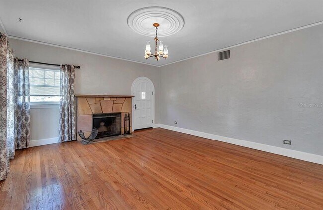 Photo - 316 18th Ave NE