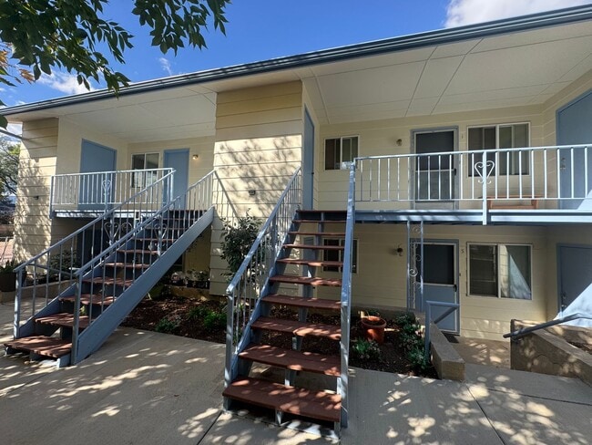 Building Photo - N Walnut Street Unit #2