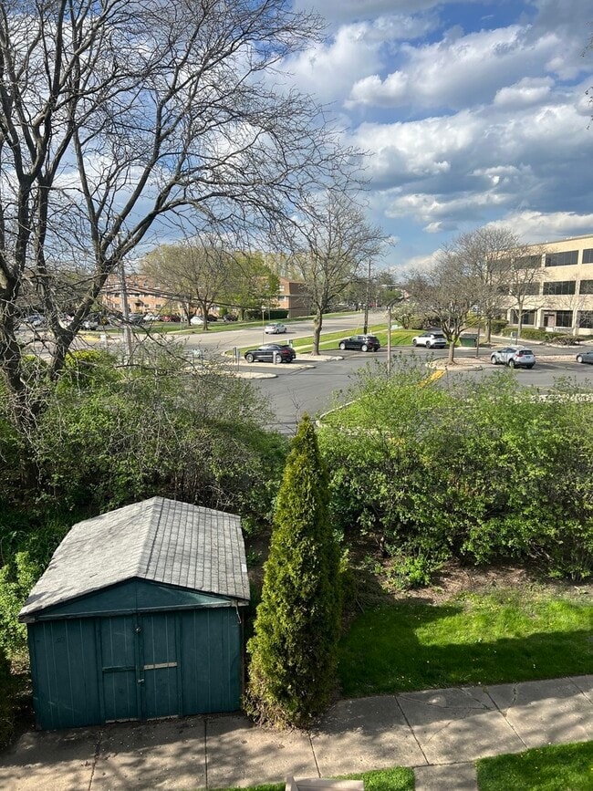 10479 Dearlove Rd Condo Unit 2B Condo for Rent in Glenview, IL