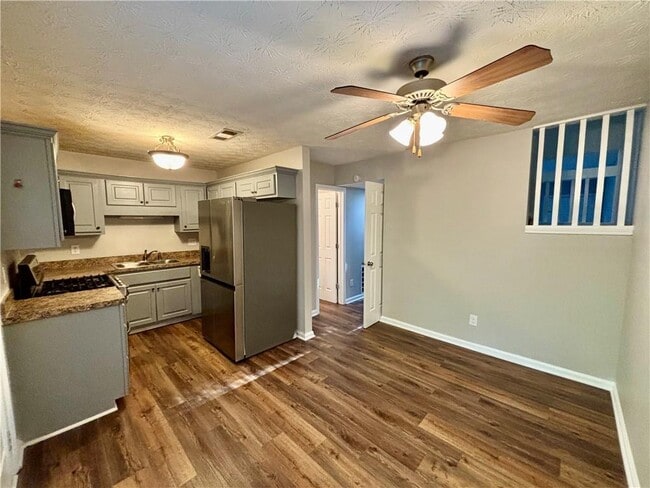 Photo - 97 Caboose Ct NW