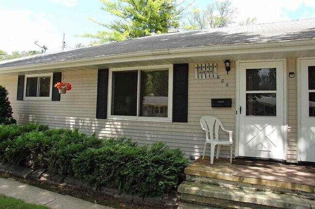 Photo - 608 E Taft St Unit 1