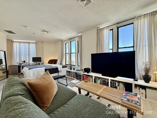 Building Photo - 2 Hemenway St Unit 501 Rental
