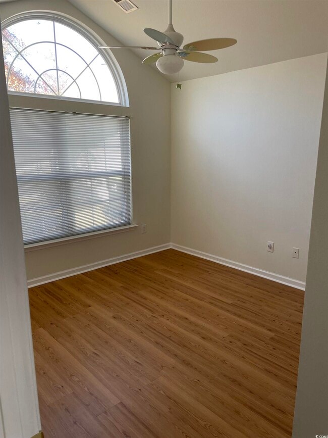 Photo - 204 Bittersweet Ln