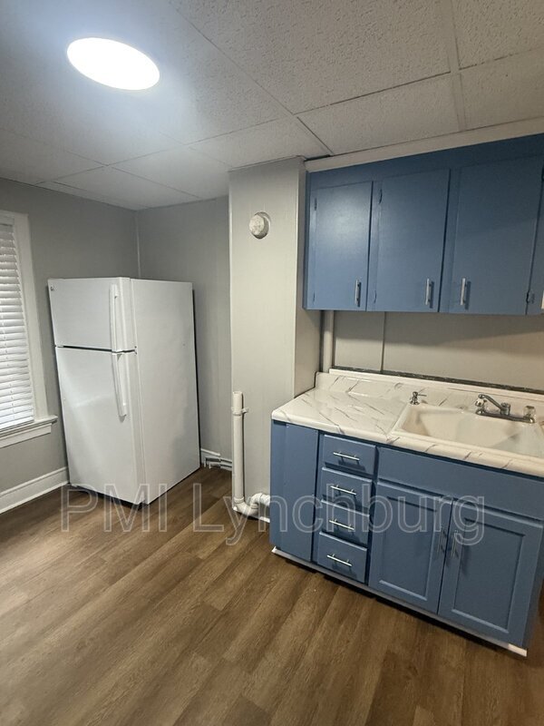 Photo - 719 Johnson St