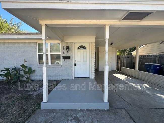 Photo - 2108 Westchester Dr