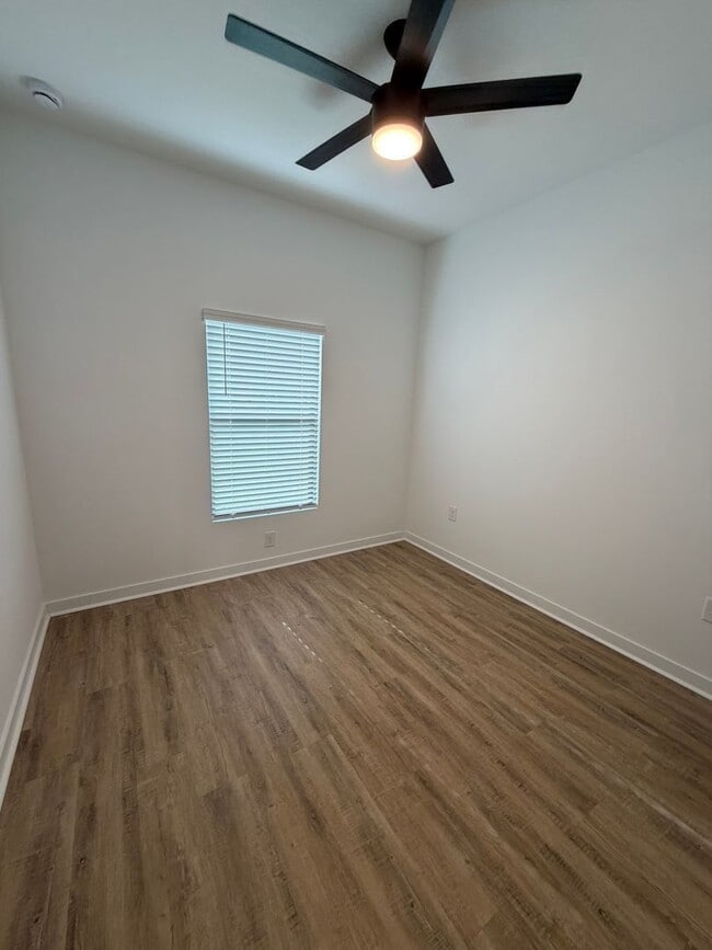 214 Ichabod Ave
