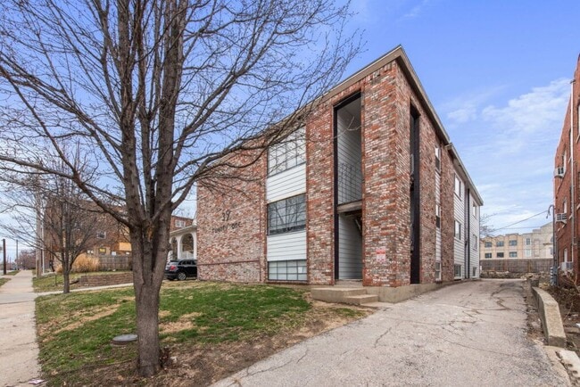 Photo - 3921 WYANDOTTE