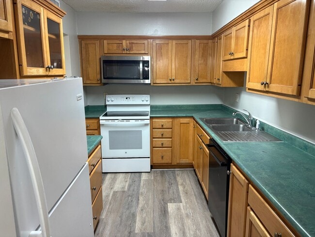 Photo - 515 Basswood Ave Unit B22