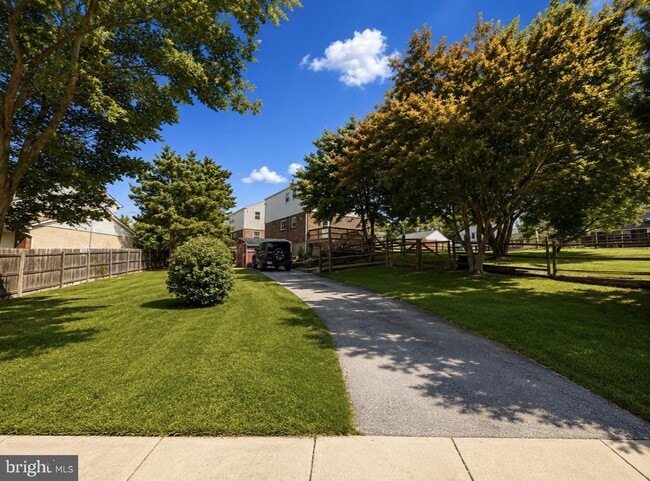 Building Photo - 256 W Beidler Rd