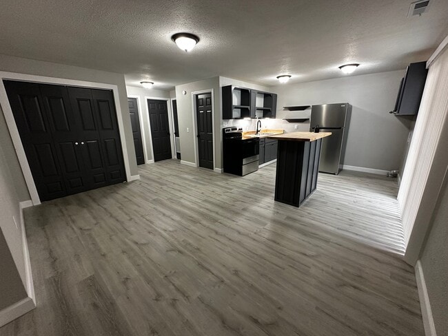 Building Photo - FULLY REMODELED 2 Bedroom Apartment with l... Unit 316 Scarsdale Circle 1B