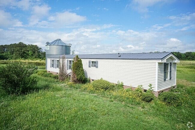 Building Photo - 2 Bed/2 Bath with Plenty of Space! Rental