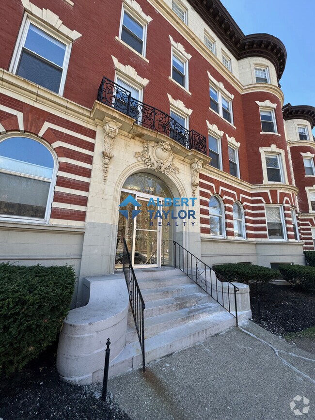 Building Photo - 1581 Beacon St Unit A Rental