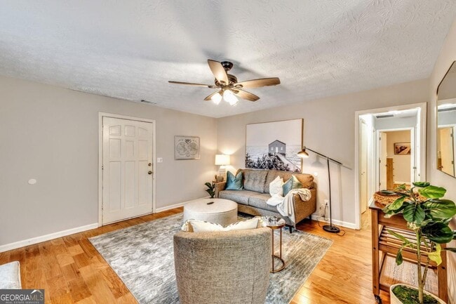 Photo - 160 Booth Rd SW