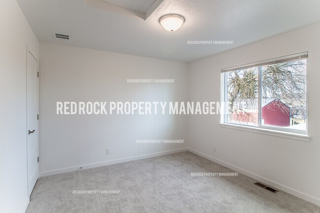 Photo - 1030 N Davis Ln