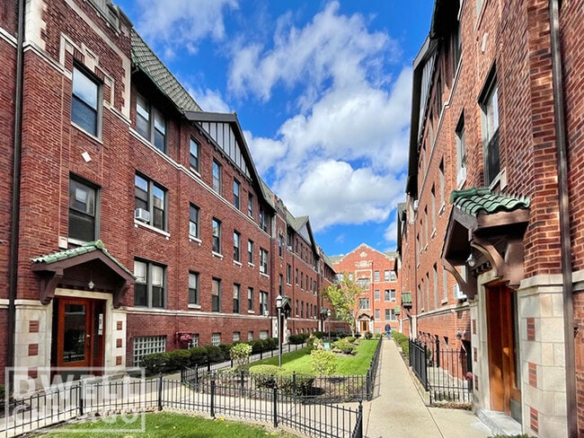 Photo - 2706 N Spaulding Ave Unit 2GG