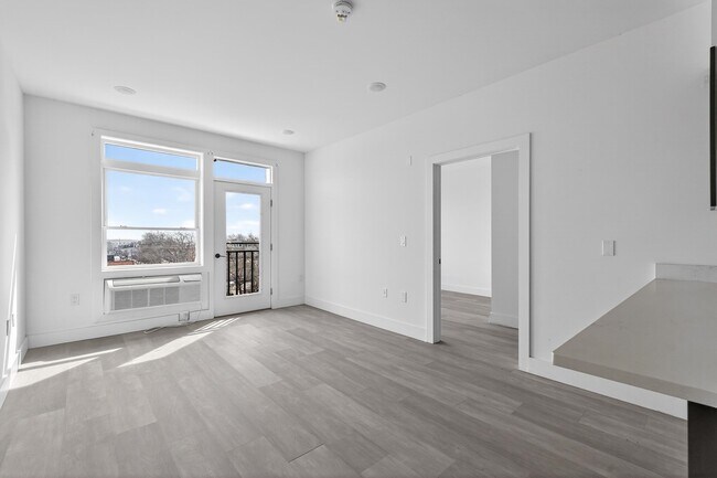 Photo - 43-45-45 W 32nd St Unidad 502