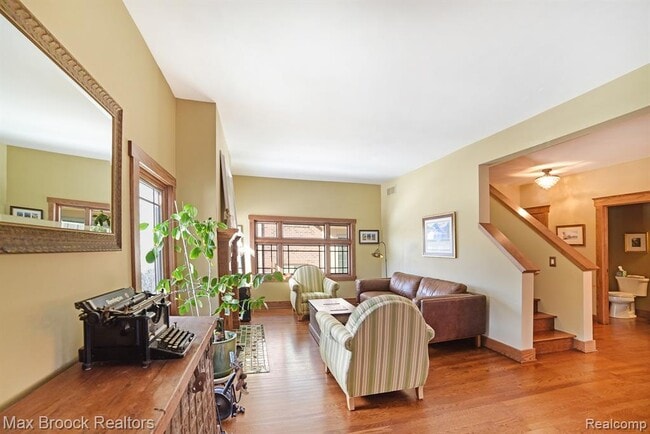 Photo - 356 Ferndale Ave