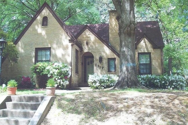 Building Photo - 1317 S Sneed Ave Rental