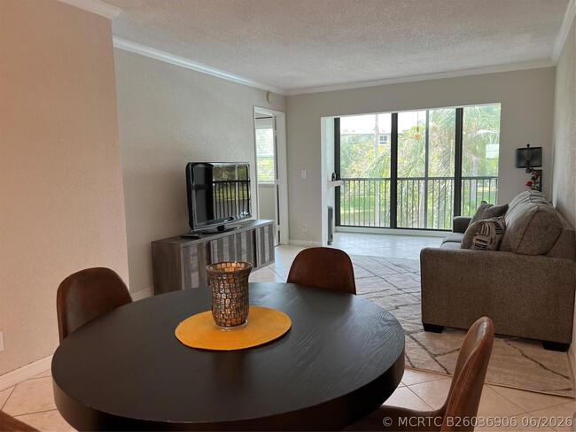 Photo - 2220 N Cypress Bend Dr Unit 301