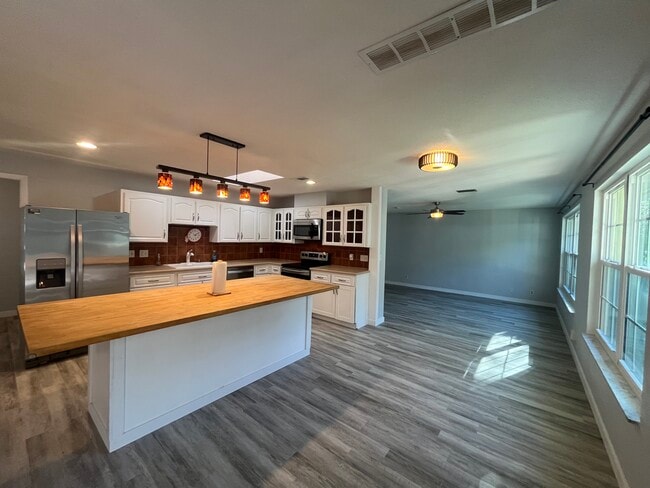 Photo - 22 Oakmont Cir