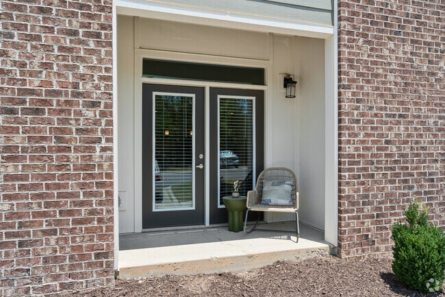 2BR, 2BA - 1,070SF - Patio