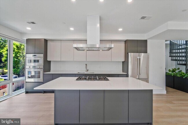 Photo - 228 W Glebe Rd Unit 301