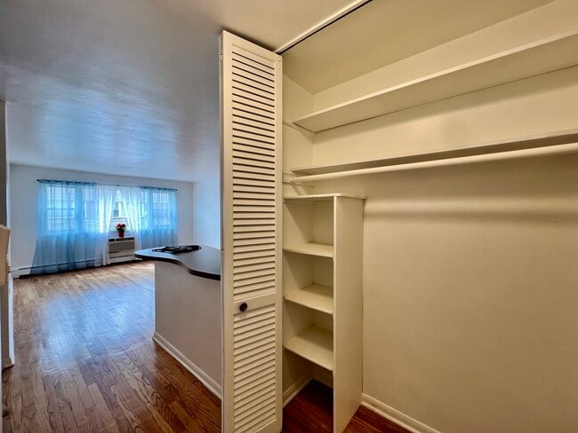 Photo - 2411 W Balmoral Ave Unit 2C