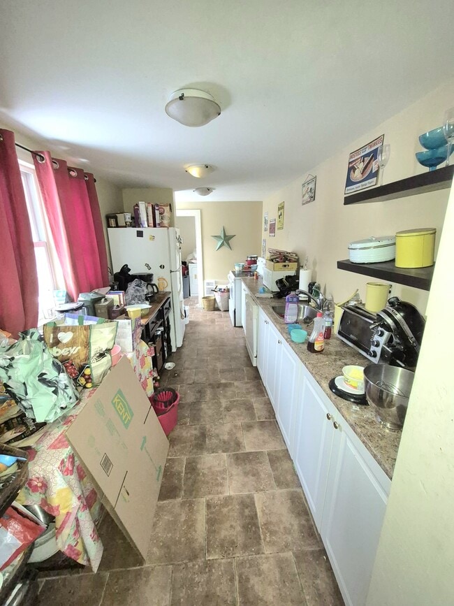 Photo - For Rent — Spacious 3-Bedroom | 1 Bathroom House | Available January 1st!