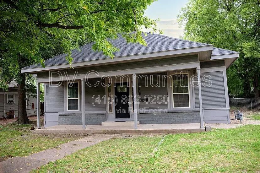 Photo - 606 E Brin St
