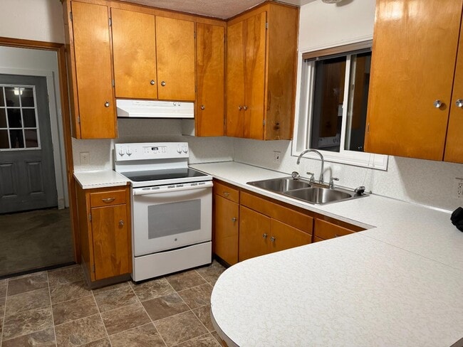 Photo - 1915 SE Debord St