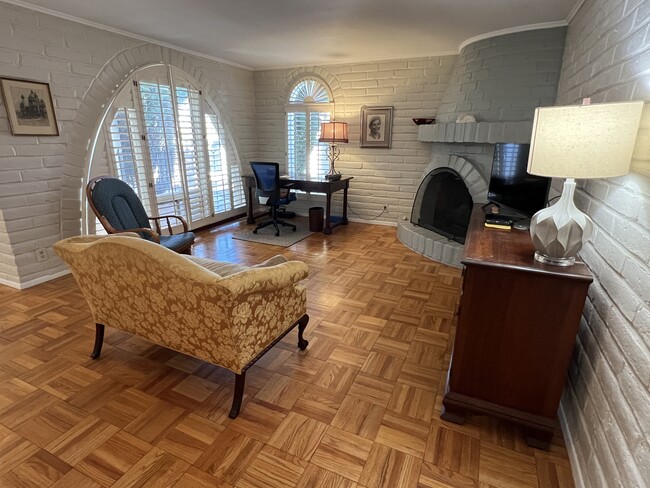 Photo - 604 W Roller Coaster Rd Unit 604 Roller Coaster Rd