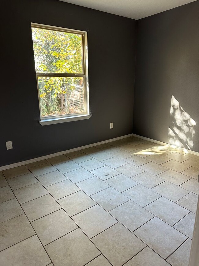 Photo - 1619 Cherry St