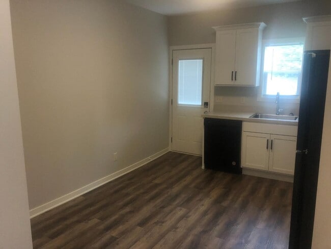 Photo - 949 Fulton St W