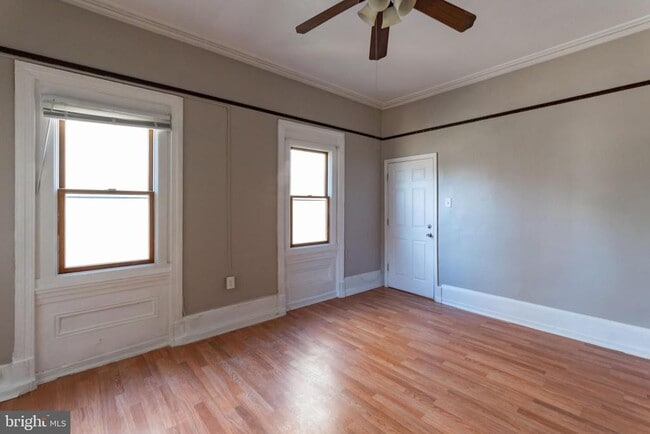 Building Photo - 673 N 11th St Unit 2