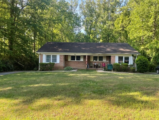 Building Photo - Charming 2 bed 2 bath duplex located in Newton