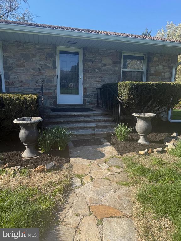 Photo - 536 Hampton Ln