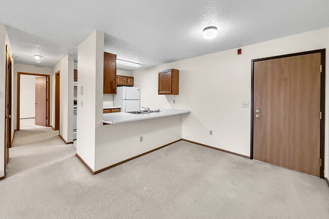 Photo - River Oaks Apartments