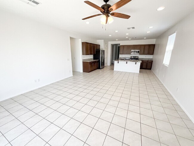 261 E Tahiti Dr