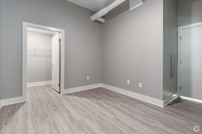 1BR, 1BA - 677SF - Bedroom