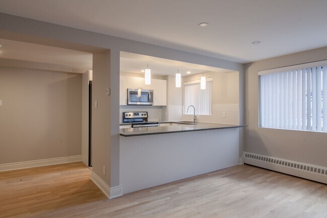 Building Photo - 3421 Rue Drummond Unit 26