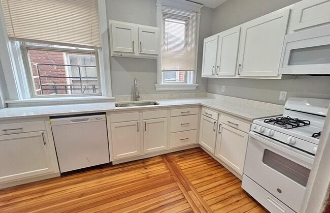 Building Photo - 3227 Jefferson Ave Unit 3227-05