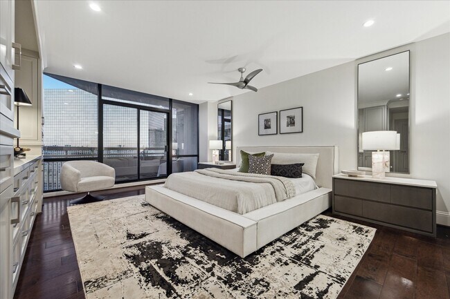 Building Photo - 15 Greenway Plz Unit PH-29C