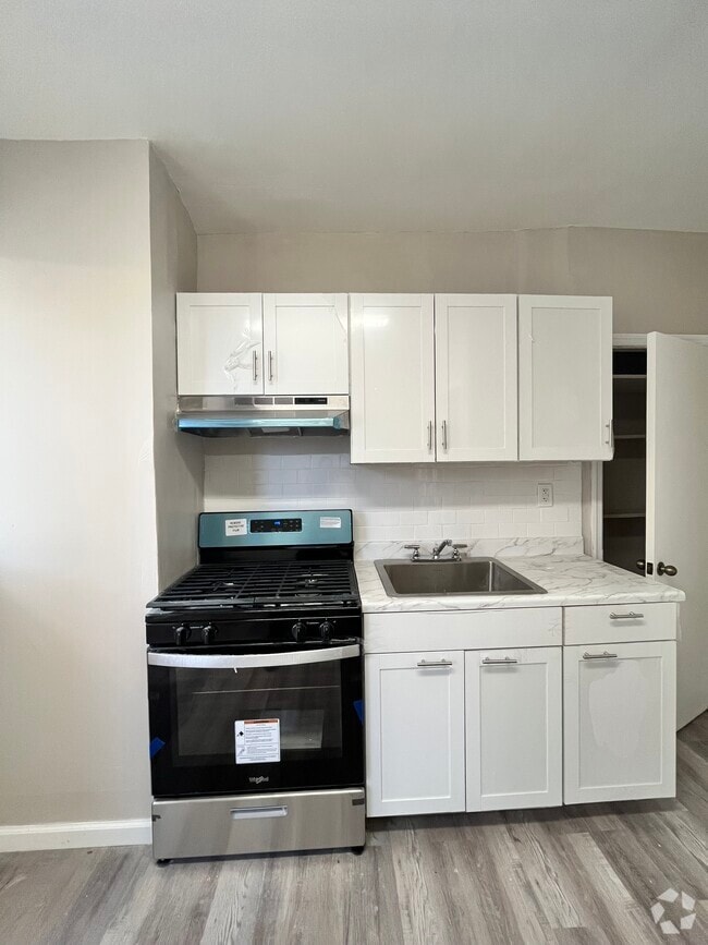 Building Photo - 90 E 25th St Rental