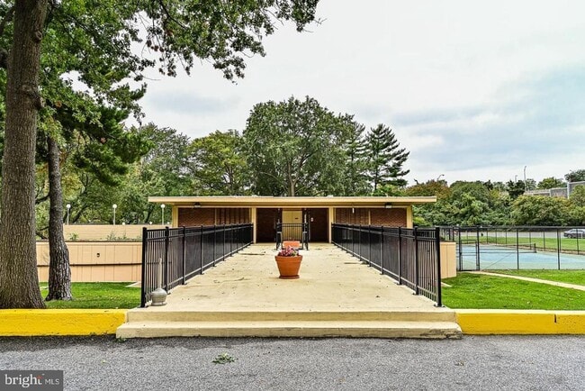 Photo - 1300 Army Navy Dr Unit 425