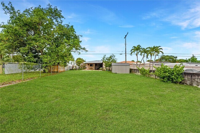 Photo - 121 SW 71st Ave