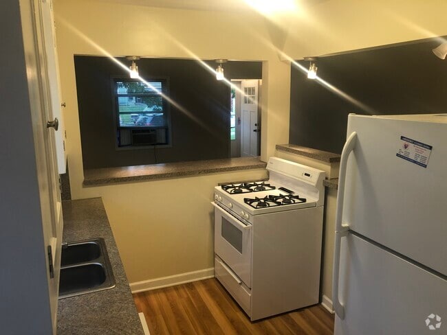 Building Photo - 1416 Lake St NE Rental