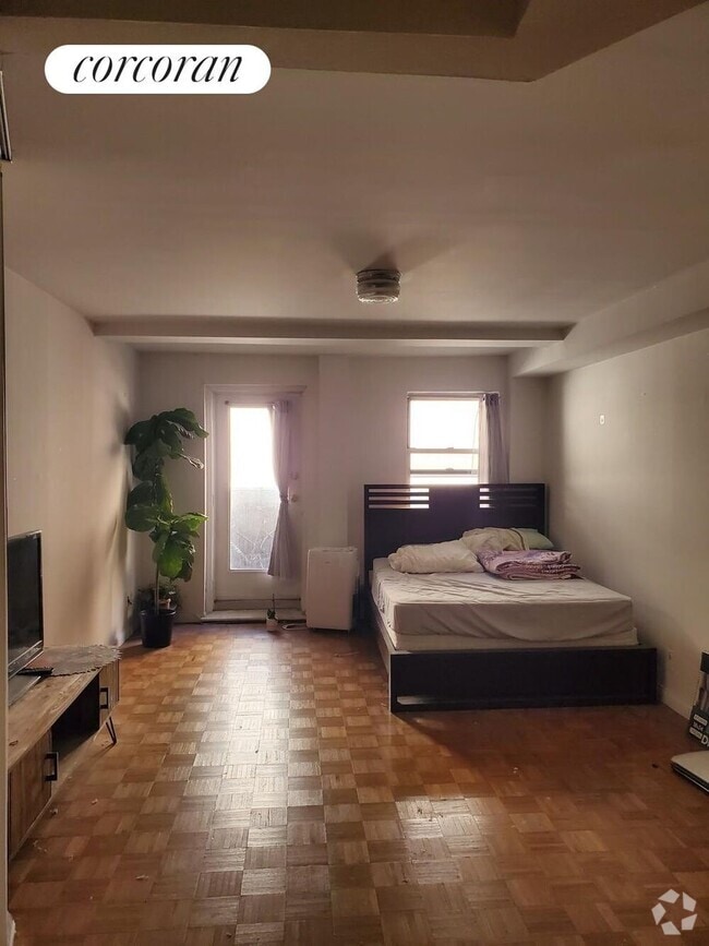 Building Photo - 52 E 13th St Rental