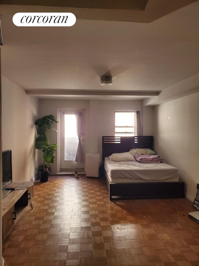Building Photo - 52 E 13th St Rental
